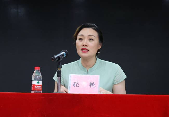 张艳校长发表致辞1.jpg