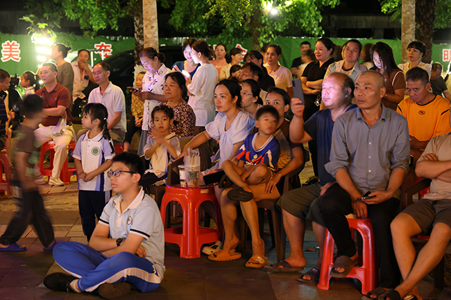 /profile/upload/2026/06/13/e1234bc1-57df-4da8-b1d1-7bbc37ca628b.jpg 观众.jpg